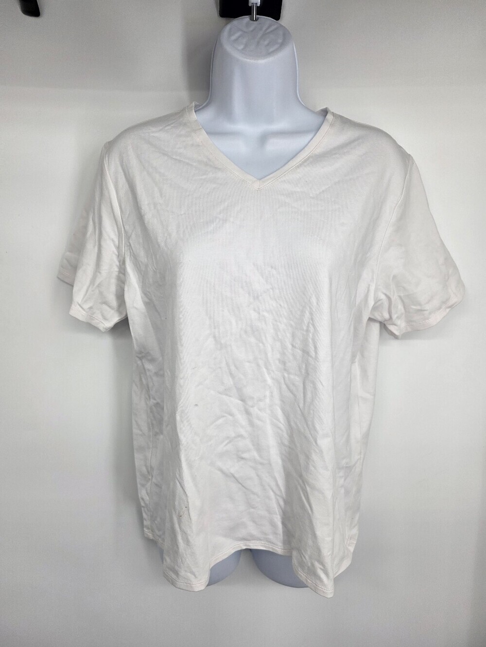 Pendleton Womens White V-Neck T-Shirt Size M Short Sleeve Cotton Blend Basic NWT